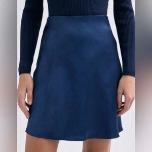 ARITZIA | BABATON SLIP SATIN CRINKLED MINI SKIRT SIZE 6 IN STARBOARD NAVY BLUE